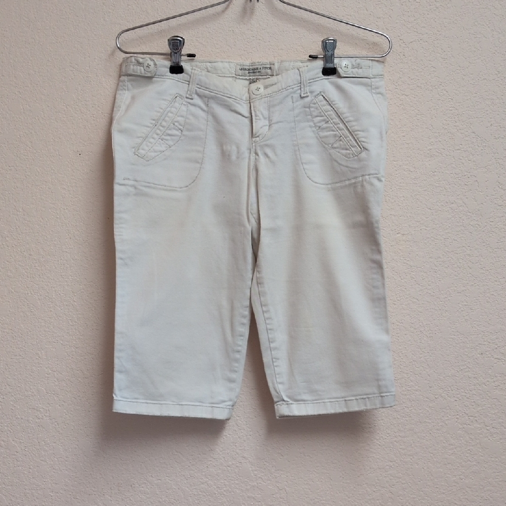 Abercrombie & Fitch Off-White Capri Shorts